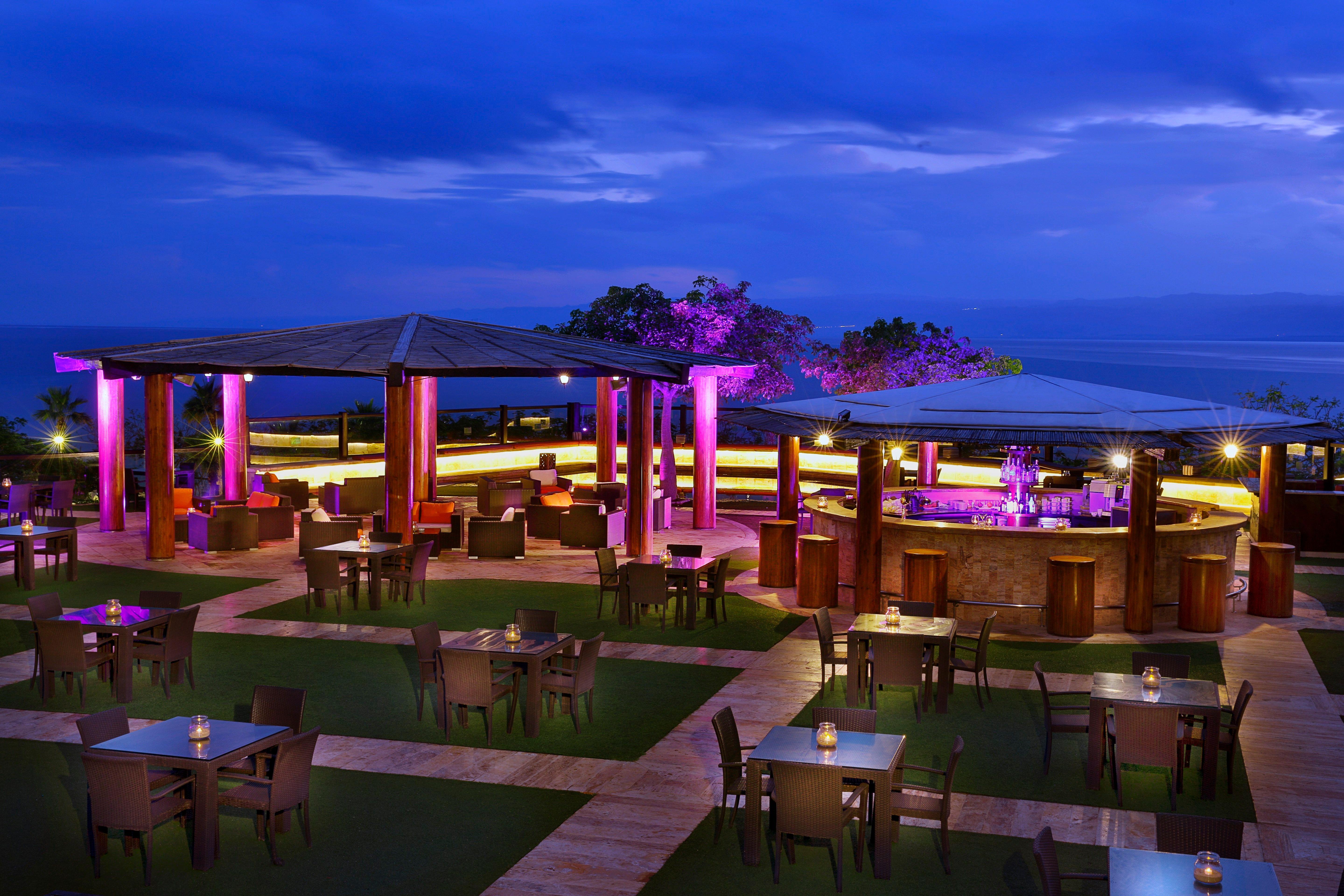 By Ihg